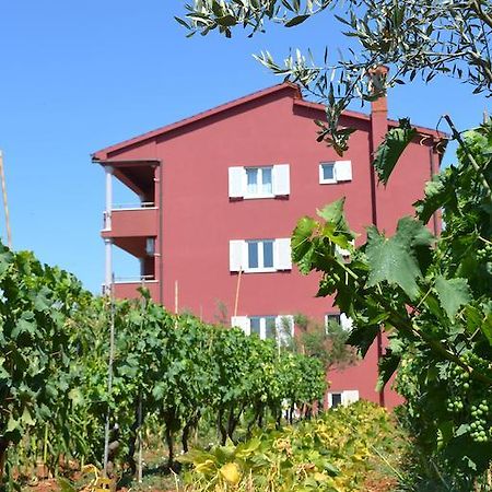 Apartments Roza Медулин Стая снимка