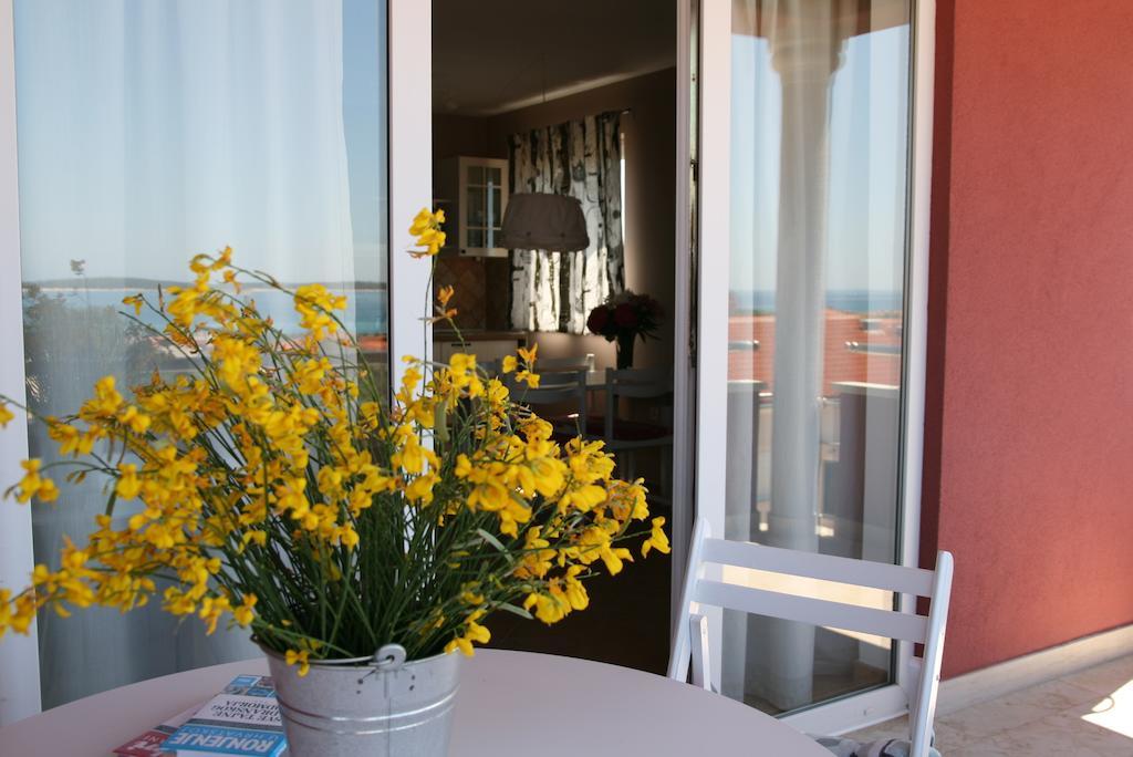 Apartments Roza Медулин Стая снимка