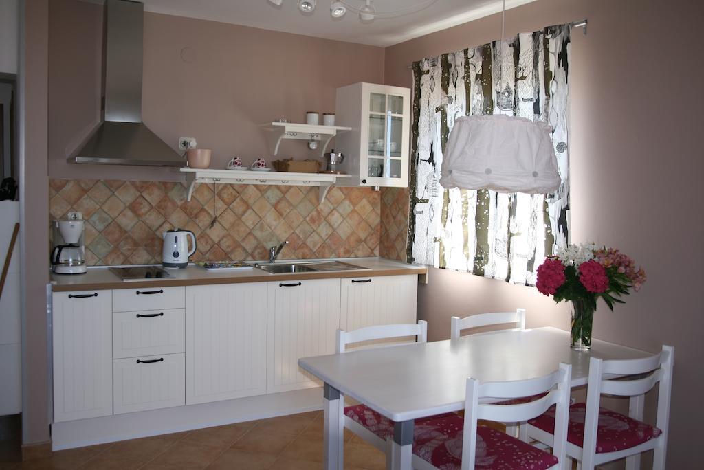 Apartments Roza Медулин Стая снимка