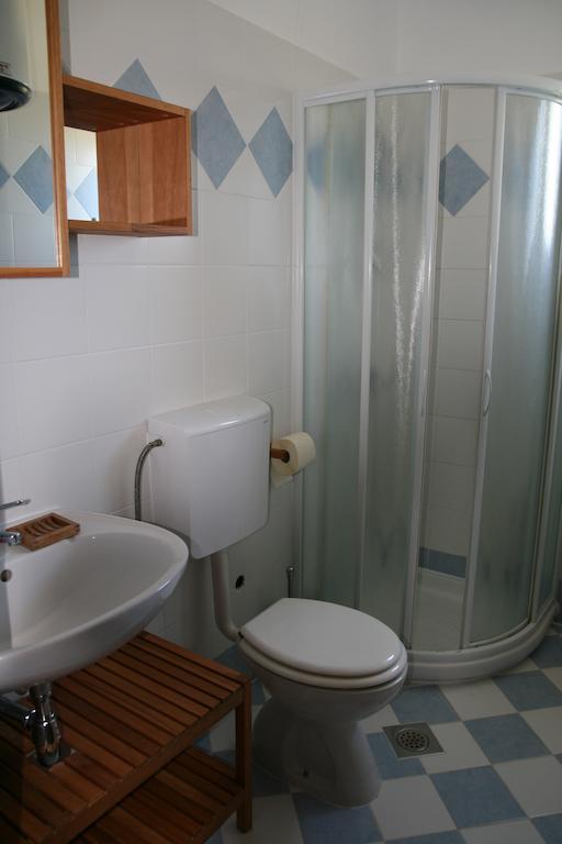 Apartments Roza Медулин Стая снимка