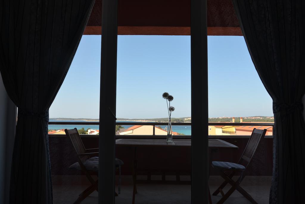 Apartments Roza Медулин Стая снимка