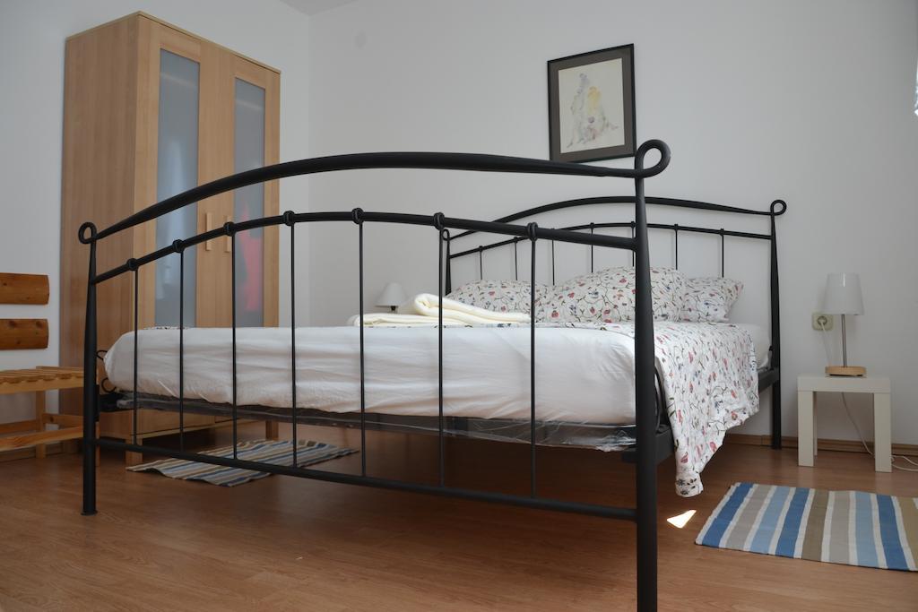 Apartments Roza Медулин Стая снимка