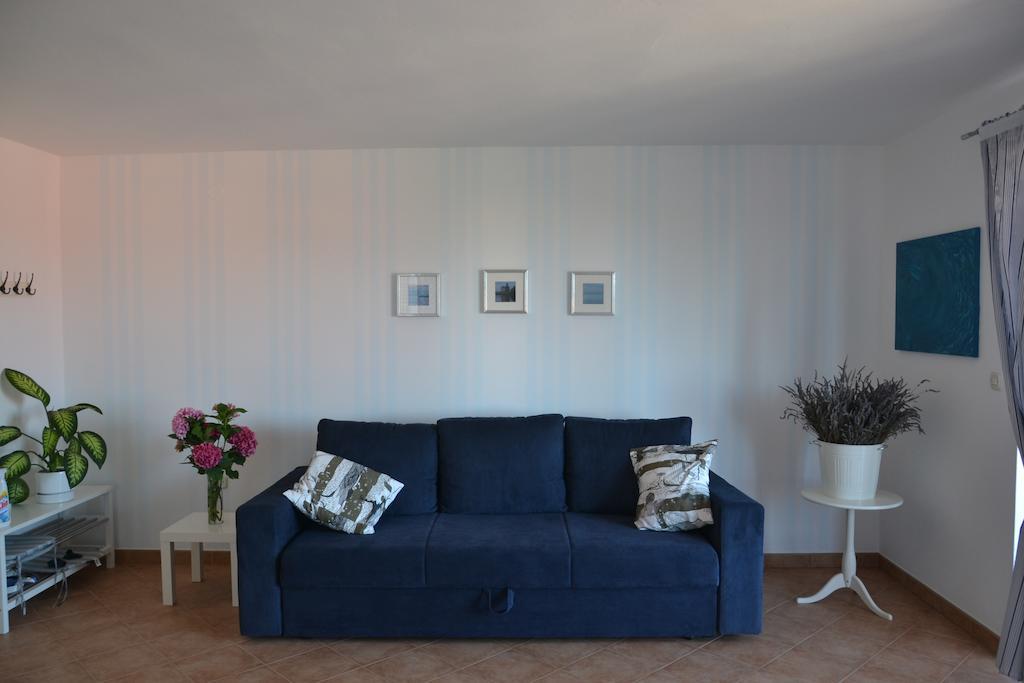 Apartments Roza Медулин Стая снимка