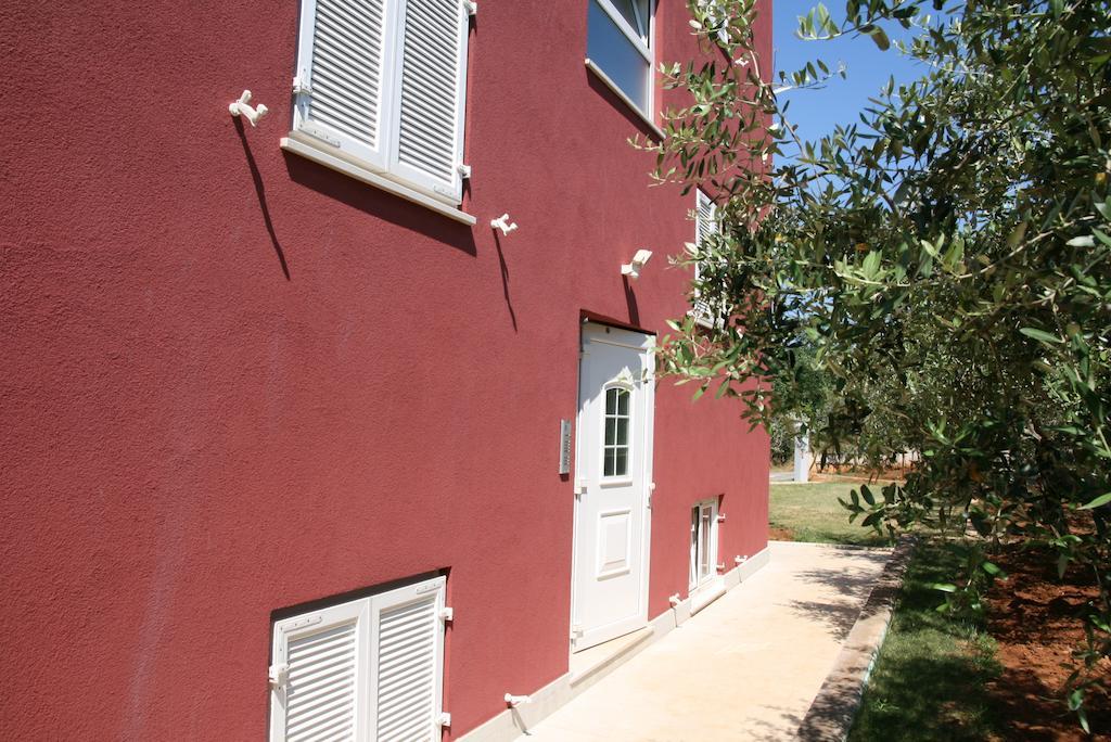 Apartments Roza Медулин Стая снимка