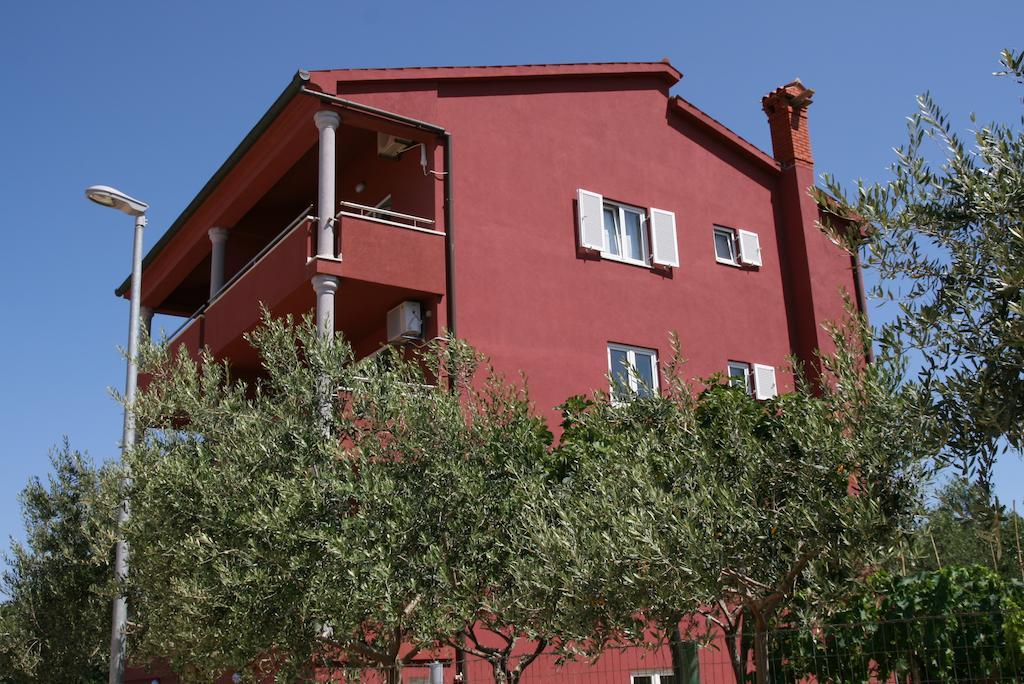 Apartments Roza Медулин Стая снимка