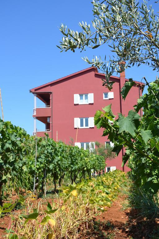 Apartments Roza Медулин Стая снимка